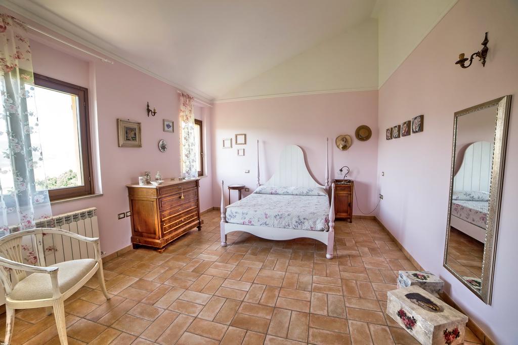 La Rupe del Falco Monteciccardo Esterno foto
